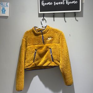 Women’s Sherpa Nike Crop-top